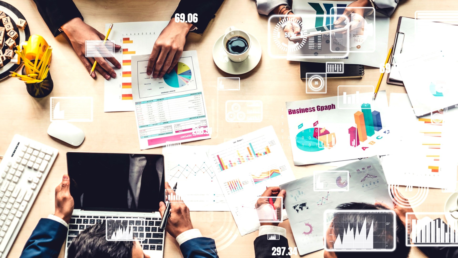 Visual criativo de empresários em reunião de pessoal corporativo